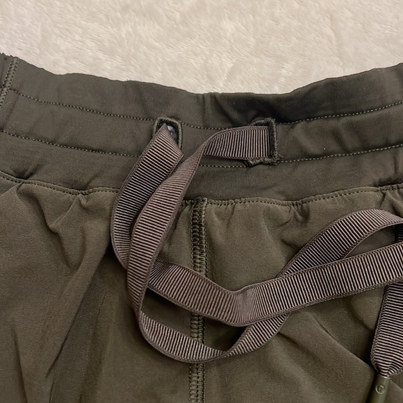 LULULEMON HOTTY HOT SHORTS - Picture 10 of 12